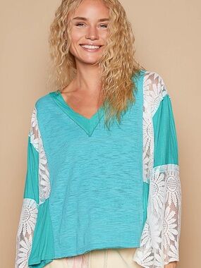 POL M Aqua V-Neck Lace Sleeve Detail Top